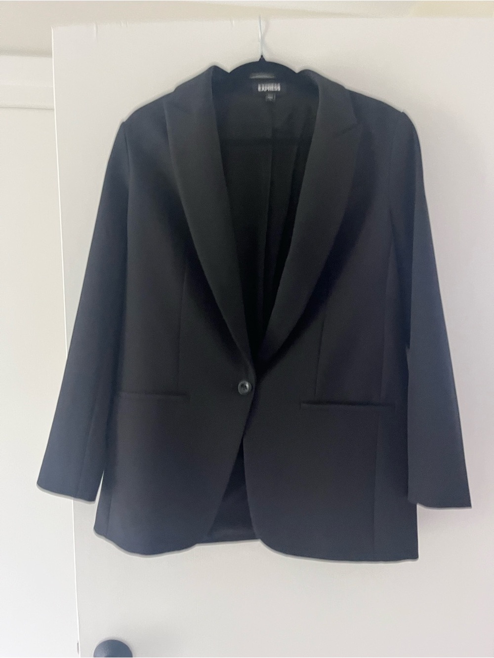 Express Women’s Black Single-Button Tailored Blazer